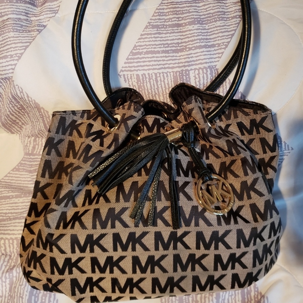 ❤Black and tan Michael Kors bag with tassel